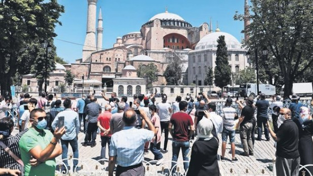 2 imam 4 müezzin görev yapacak