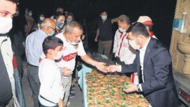 Nevşehir’de halka şerbet dağıtıldı