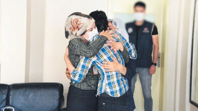 Onları görünce ben de teslim oldum