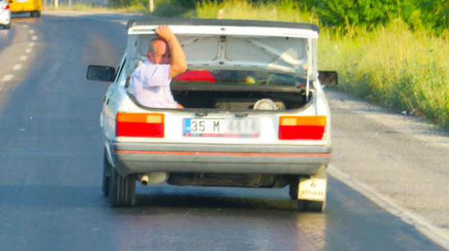 Otomobil bagajında tehlikeli yolculuk