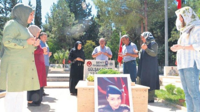 Üç yapraklı yoncanın üç yürekli annesi