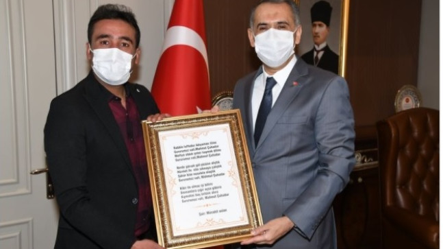 Adıyaman Valisi Mahmut Çuhadar’a Çok Anlamlı Hediye