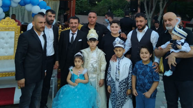 AKIN AİLESİ’NİN DİLLERE DESTAN SÜNNET ŞÖLENİ MUHTEŞEMDİ