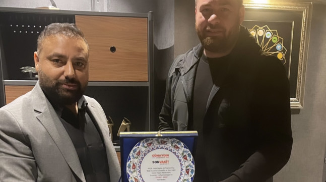 İş İnsanı Sadık Sivri’ye Onur Plaketi