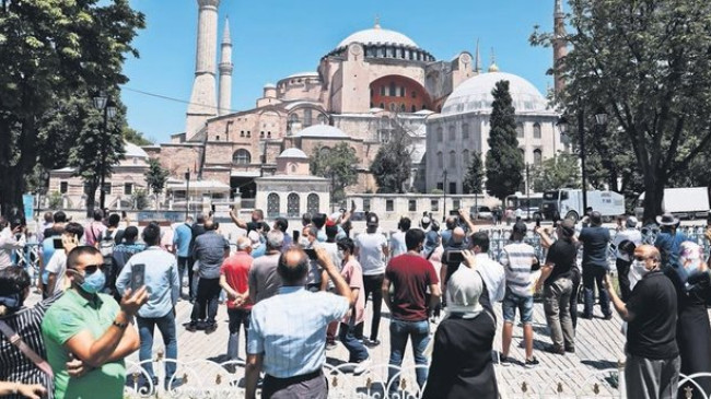 2 imam 4 müezzin görev yapacak