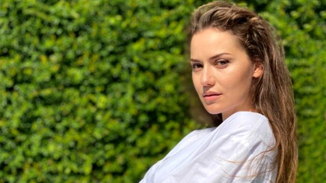 Fahriye, Yeğeniyle Pozunu Paylaştı! Benzerliği Görenler İkiz Zannetti