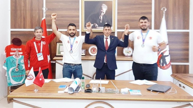 15 TEMMUZ ŞEHİDİMİZ ÖMER HALİSDEMİR’İN ANISINI YAŞATMAK İÇİN KURULAN  VATAN YILDIZLARI SPOR KULÜBÜ BAŞARIDAN BAŞARIYA KOŞUYOR