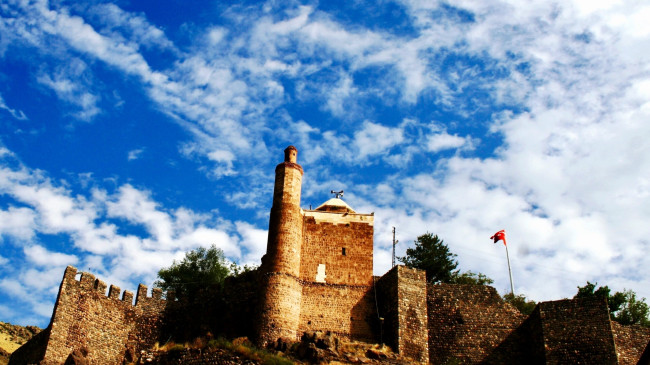 İSPİR KALESİ RESTORE EDİLECEK