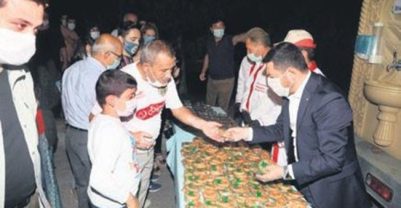 Nevşehir’de halka şerbet dağıtıldı