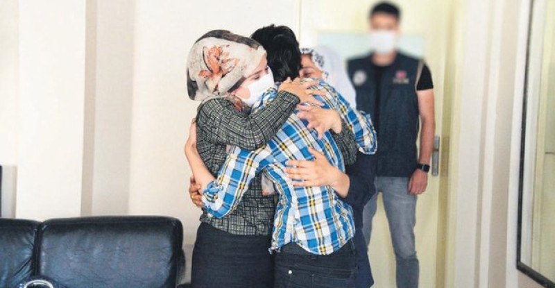 Onları görünce ben de teslim oldum
