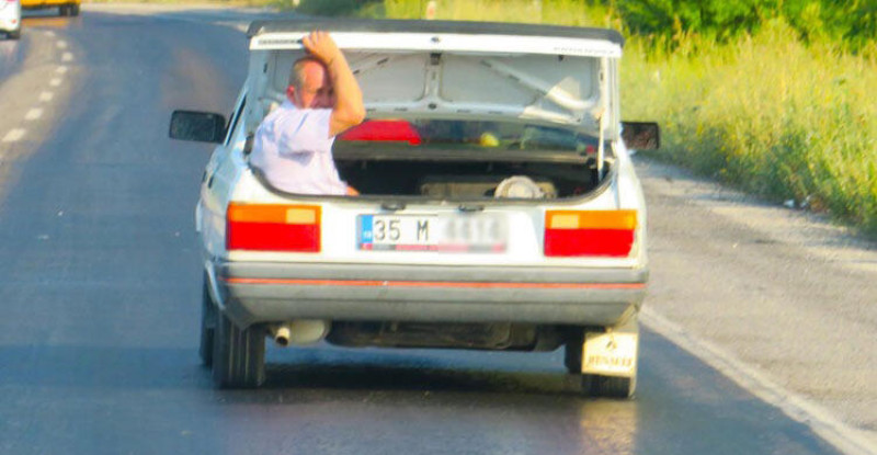 Otomobil bagajında tehlikeli yolculuk