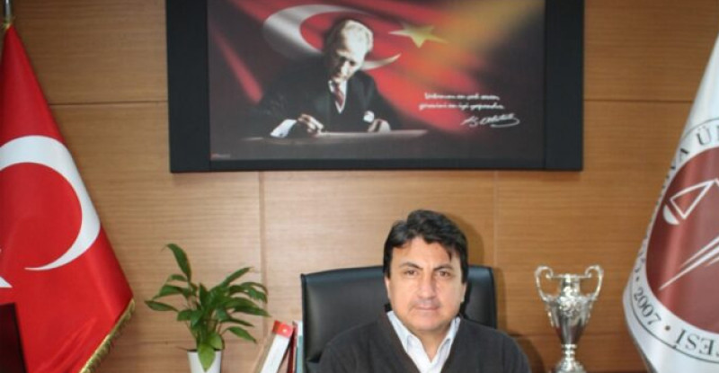 ÇUKUROVA HUKUK FAKÜLTESİ DEKANI PROF.DR.MEHMET DEMİR YILIN EN BAŞARILI DEKANI SEÇİLDİ