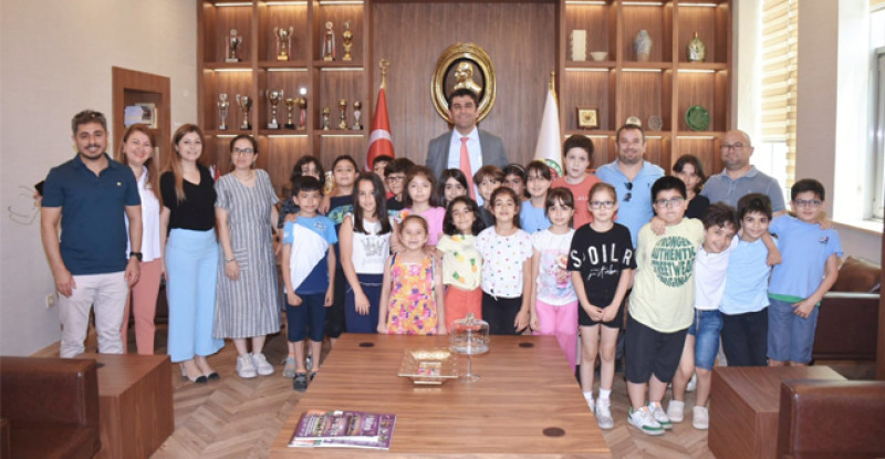 TOKİ KÖPRÜLÜ İLKÖĞRETİM OKULU ÖĞRENCİLERİ BARO BAŞKANI AV. SEMİH GÖKAYAZ’I ZIYARET ETTİ