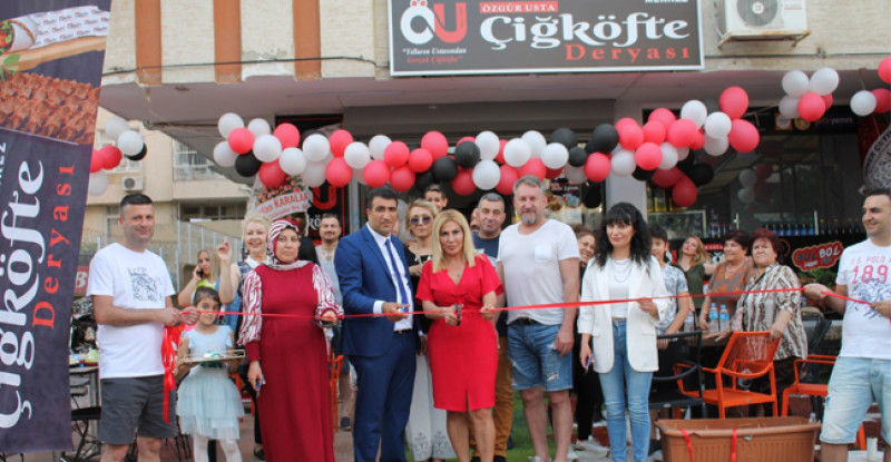 ÖZGÜR USTA ÇİĞKÖFTE DERYASI 4.MERKEZ ŞUBESİNİ DİLLERE DESTAN BİR TÖRENLE AÇTI