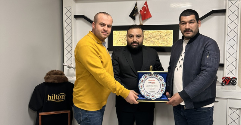 Hilton Halı Yöneticisi Aydın Yüksel’e Büyük Ödül