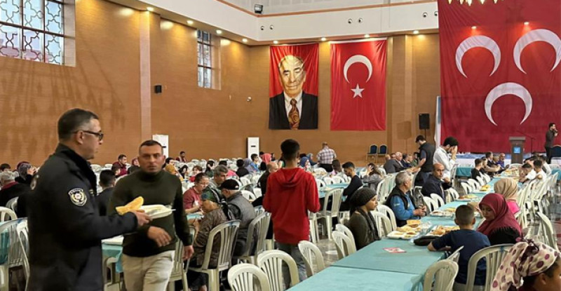 Ülkü ocaklarından iftar yemeği
