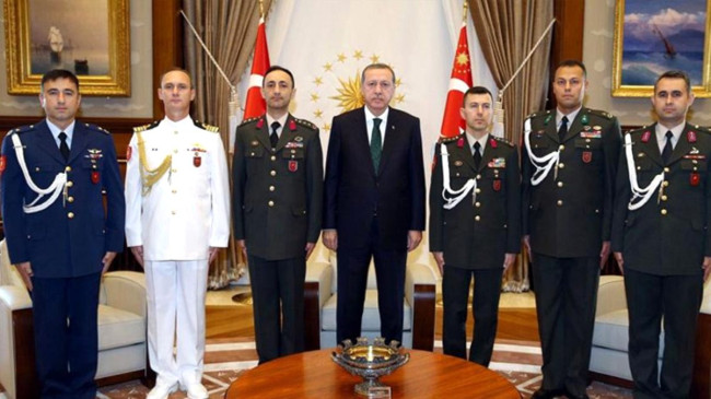 15 Temmuz’da Erdoğan’ın yerini FETÖ’cülere söylediği için yargılanan 3 yaver, tahliye edildi