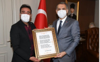 Adıyaman Valisi Mahmut Çuhadar’a Çok Anlamlı Hediye