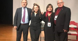 ZEYNEP SÜMER YILIN EN BAŞARILI SÖZ VE BESTE YAZARI OLARAK YILIN ŞAİRİ SEÇİLDİ