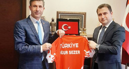 Başkan Şenol Kaysi’den İçişleri Bakanı Danışmanı Sezer’i makamında ziyaret etti.