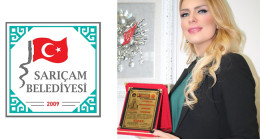 2022 YILI’NIN BAŞARI ÖDÜLÜ SARIÇAM BELEDİYESİ HUKUK İŞLERİ MÜDÜRÜ AV.GÜLŞAH GÖRÜR’E