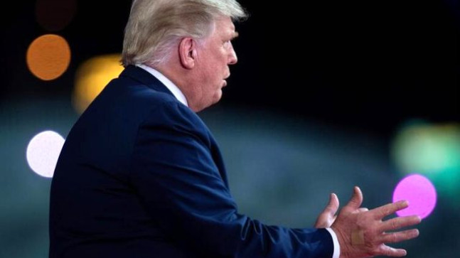 Amerikan Başkanı Trump’ın Katıldığı Canlı Yayında Elindeki Bant Dikkat Çekti