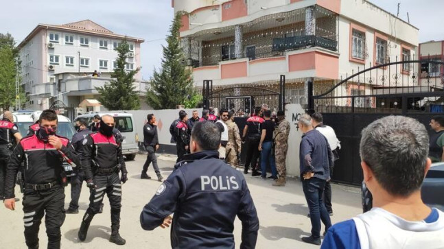 Adana’da uyuşturucu şüphelisi tüfekle ateş açtı: 2 polis yaralandı