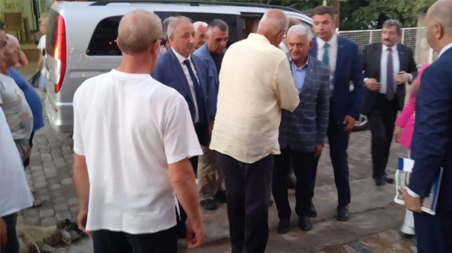 Binali Yıldırım Milas Ören’de vatandaşlar tarafından sevgi seli ile karşılandı.