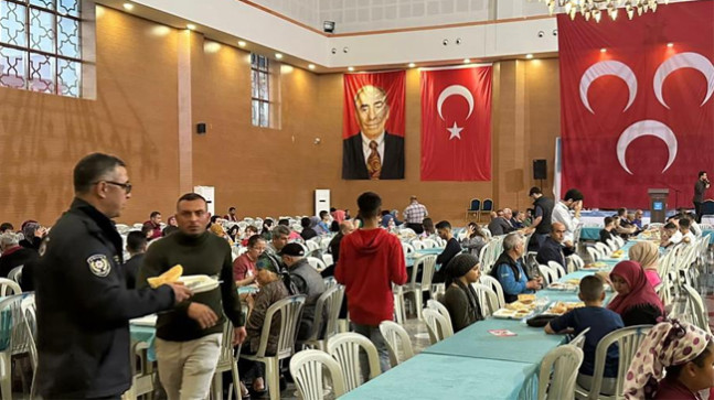 Ülkü ocaklarından iftar yemeği