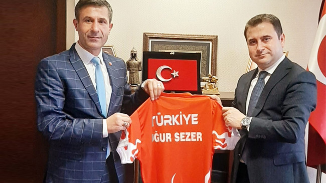 Başkan Şenol Kaysi’den İçişleri Bakanı Danışmanı Sezer’i makamında ziyaret etti.