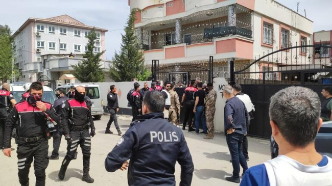 Adana’da uyuşturucu şüphelisi tüfekle ateş açtı: 2 polis yaralandı