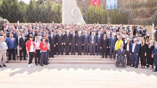 MİLLİYETÇİ HAREKET PARTİSİ LİDERİ GENEL BAŞKANIMIZ SAYIN DEVLET BAHÇELİ BEYİMİZLE BULUŞMAMIZ