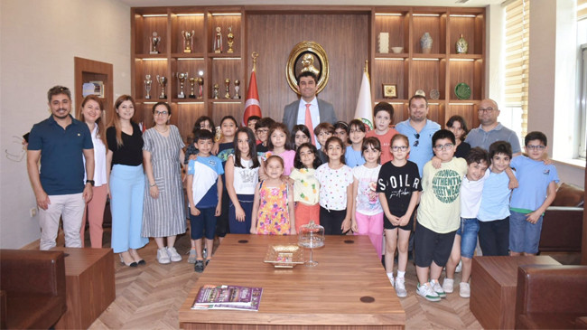 TOKİ KÖPRÜLÜ İLKÖĞRETİM OKULU ÖĞRENCİLERİ BARO BAŞKANI AV. SEMİH GÖKAYAZ’I ZIYARET ETTİ