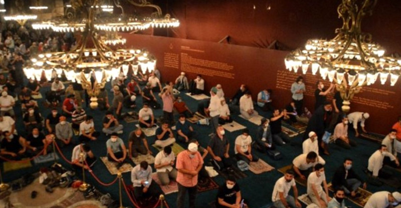 Ayasofya’da ilk sabah namazı kılındı