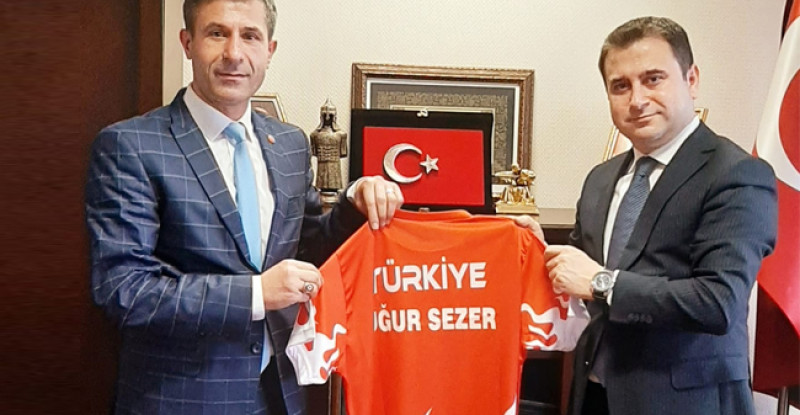 Başkan Şenol Kaysi’den İçişleri Bakanı Danışmanı Sezer’i makamında ziyaret etti.