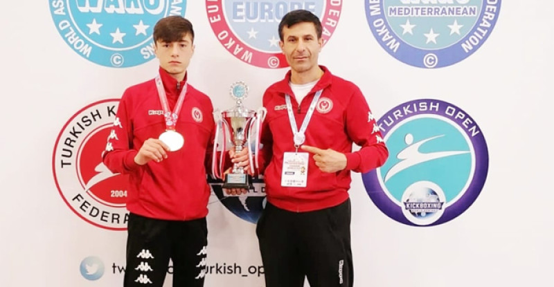 KİCKBOKS’TA OĞUL BİRİNCİ, BABA İKİNCİ  OLDU