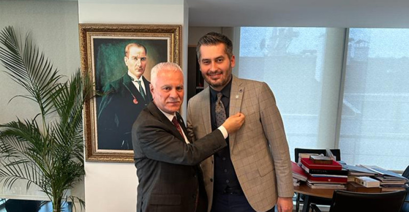 Av. Baran SARUHAN İYİ Parti’ye katıldı, rozetini Gn. Başkan Yrd. Koray AYDIN taktı